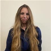 Pedagoga y psicopedagoga especializada en necesidades especiales y trastornos de aprendizaje. Ofrezco clases de refuerzo y especializaciones en catalan